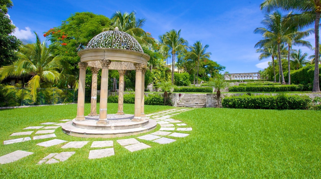 Versailles Gardens featuring a monument and a garden