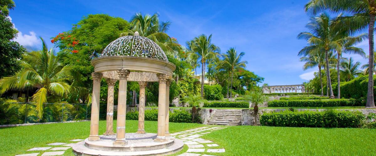 Vườn Versailles cho thấy khu vườn và đài tưởng niệm