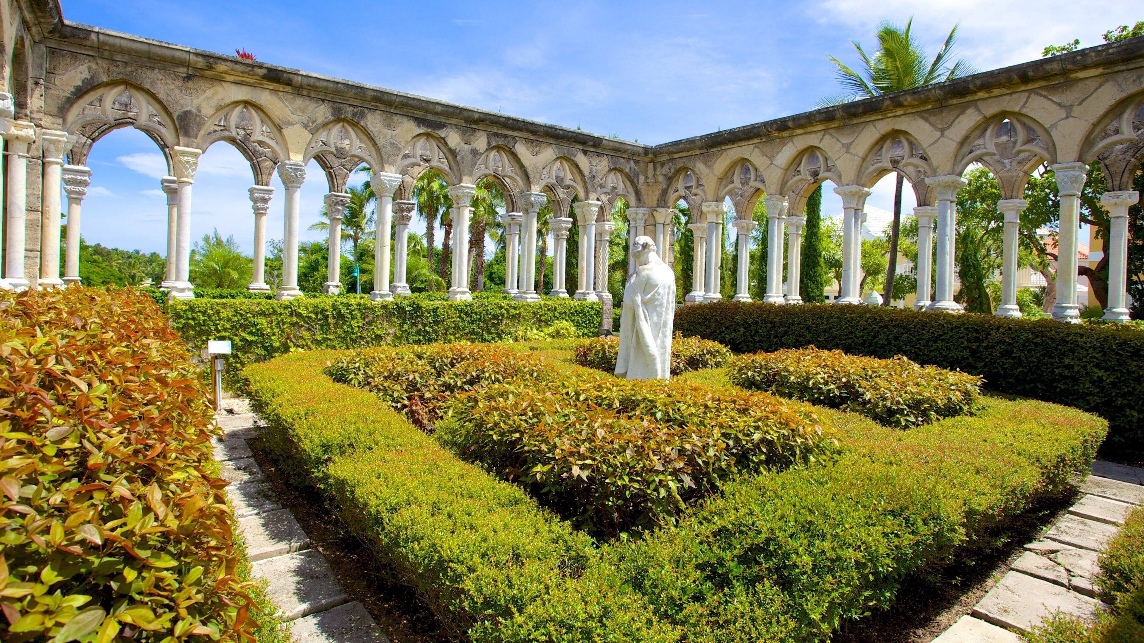 Versailles Gardens which includes outdoor art, art and a statue or sculpture