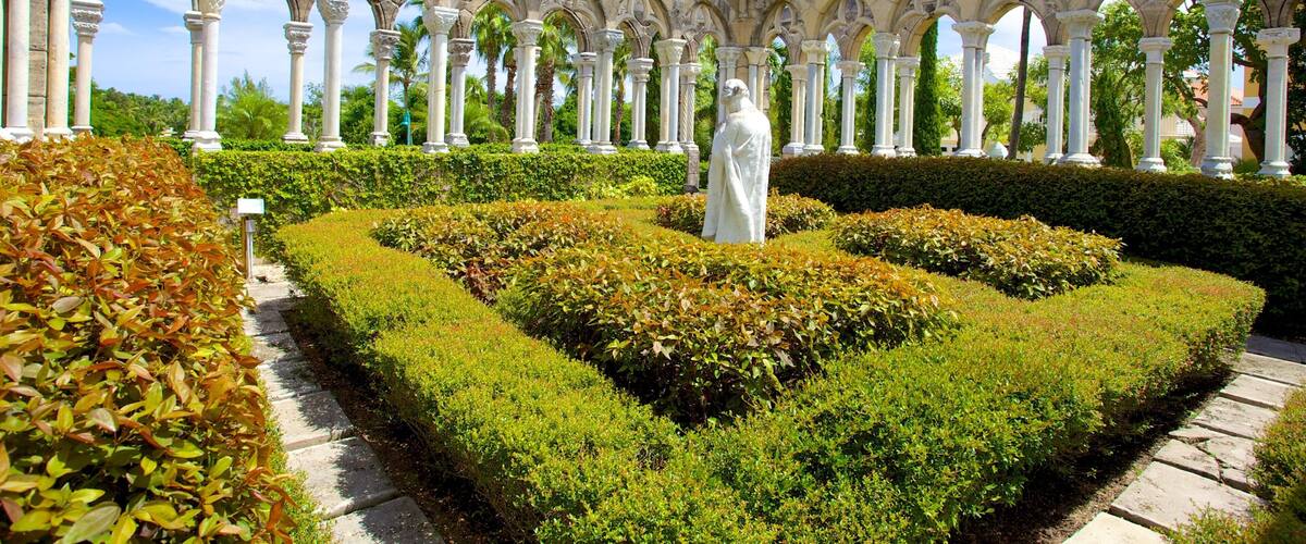 Versailles Gardens which includes a park, art and a statue or sculpture