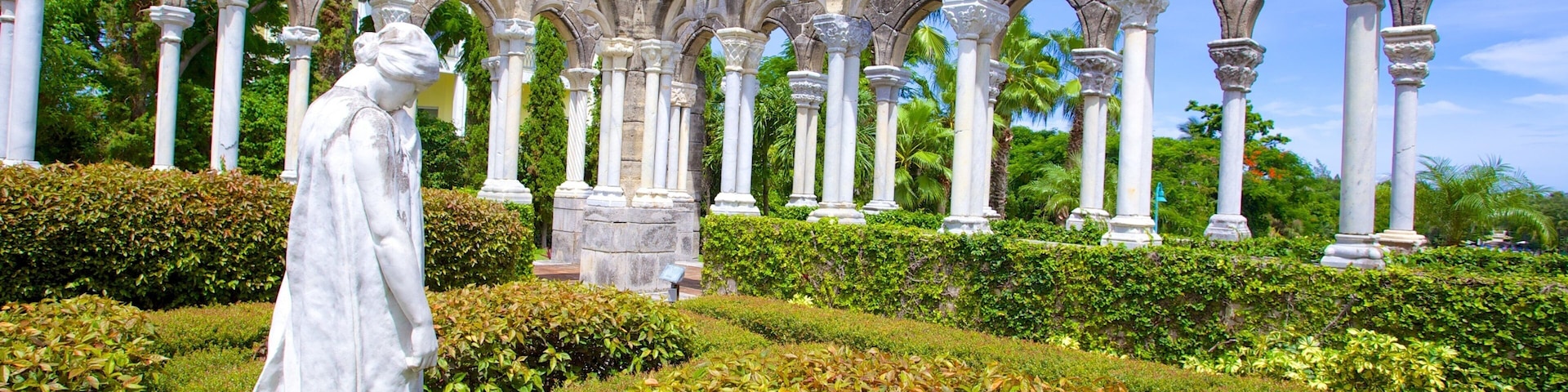 凡爾賽花園 其中包括 公園, 戶外藝術 和 雕像或雕塑