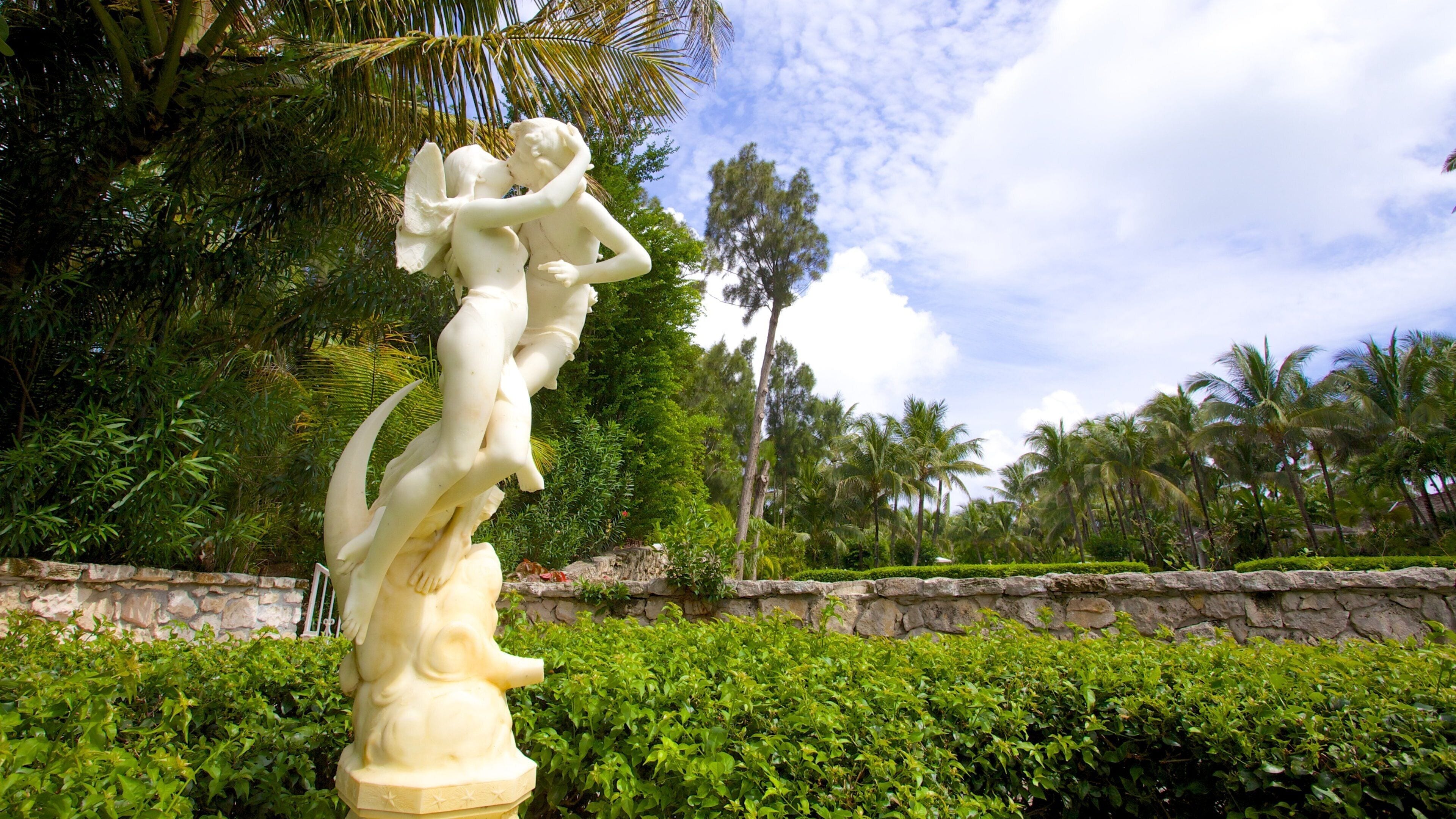 Versailles Gardens showing outdoor art, a statue or sculpture and a park
