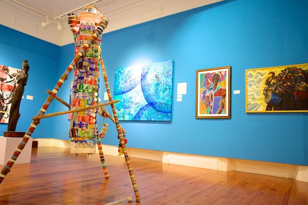 National Art Gallery of the Bahamas welches beinhaltet Kunst und Innenansichten