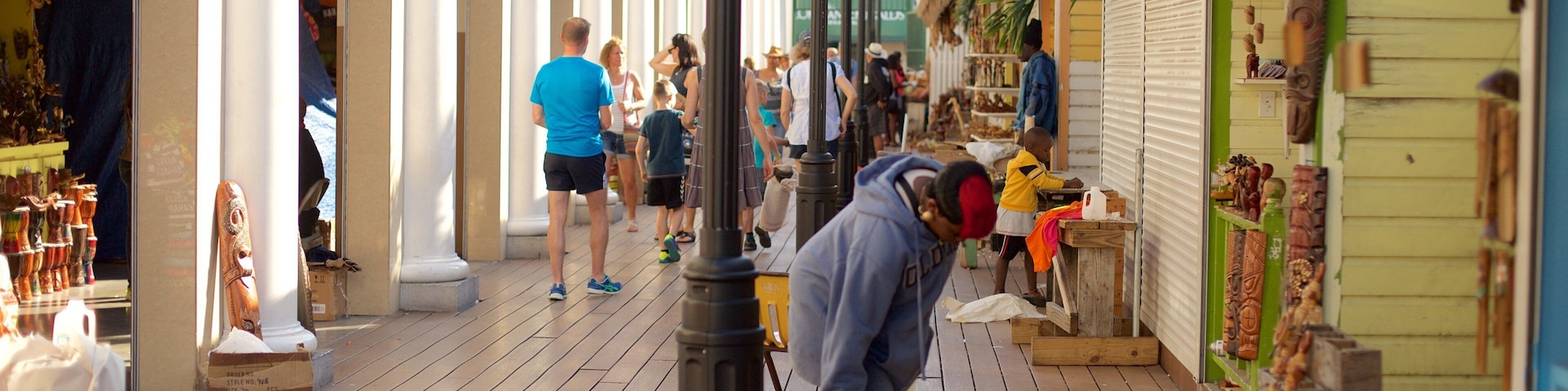 Straw Market showing shopping and markets as well as a large group of people