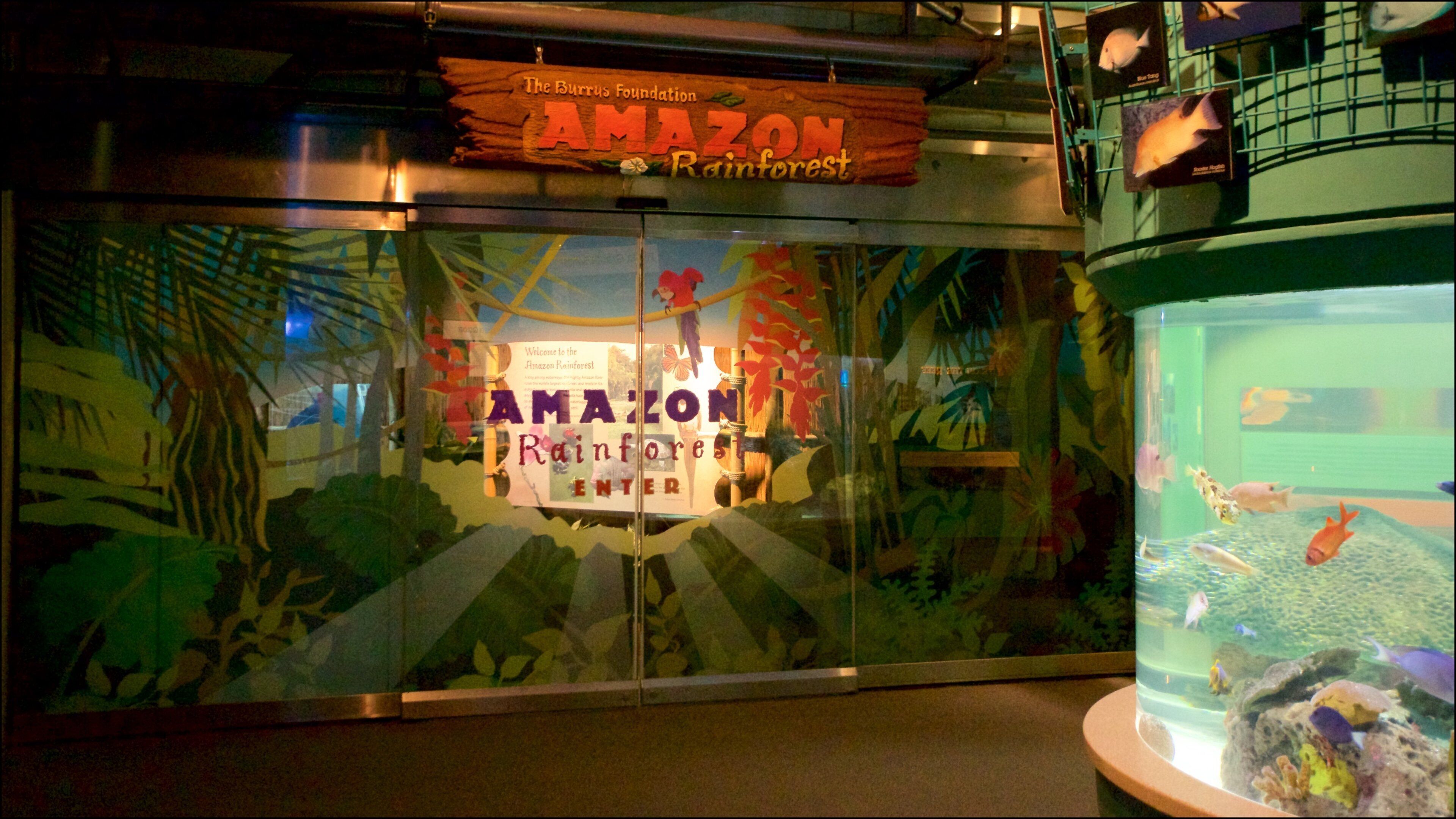 Audubon Aquarium of the Americas mostrando señalización y vistas interiores