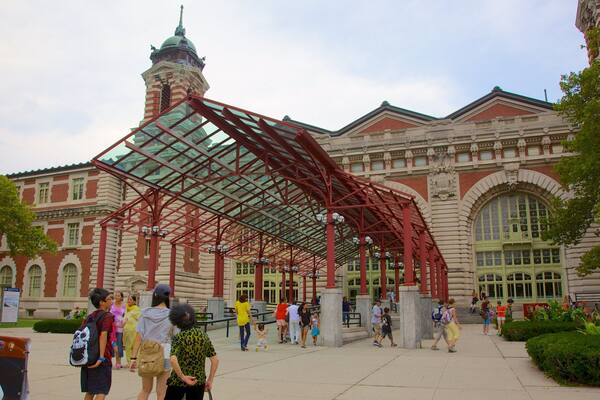 Ellis Island showing heritage architecture
