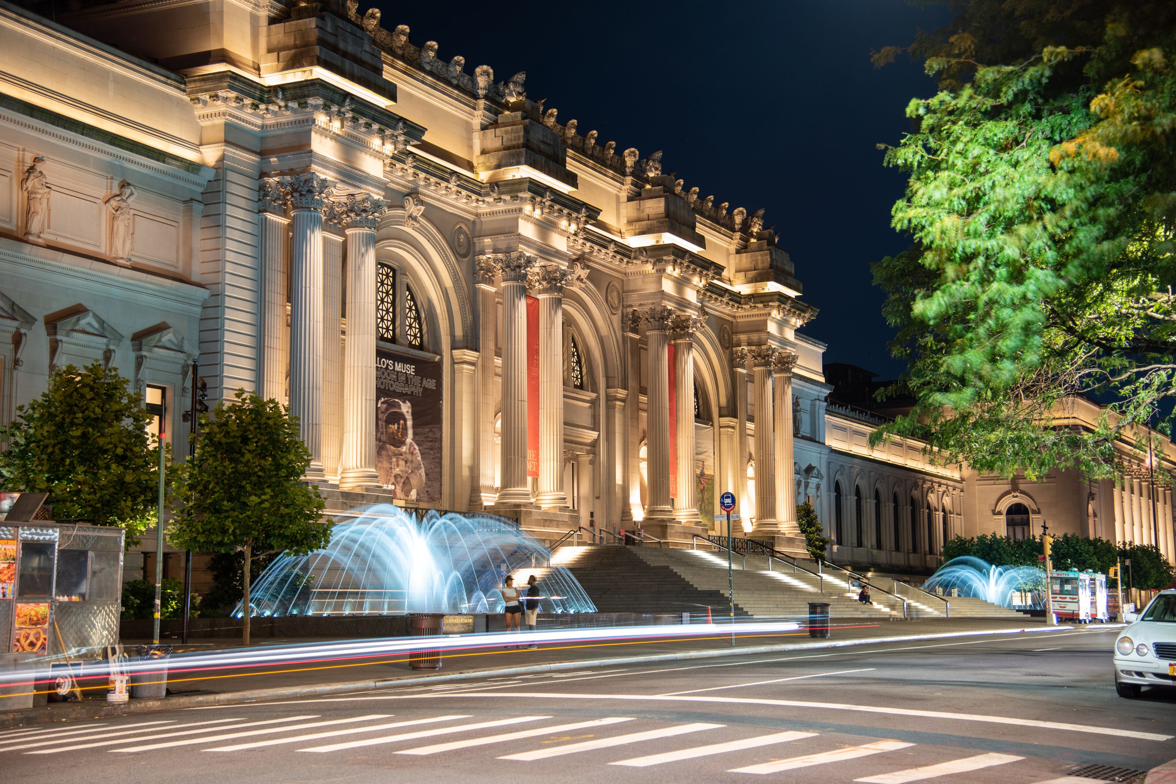 Water in movement in front of the MET