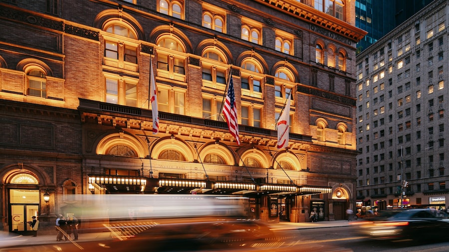 Carnegie Hall which includes a city and night scenes
