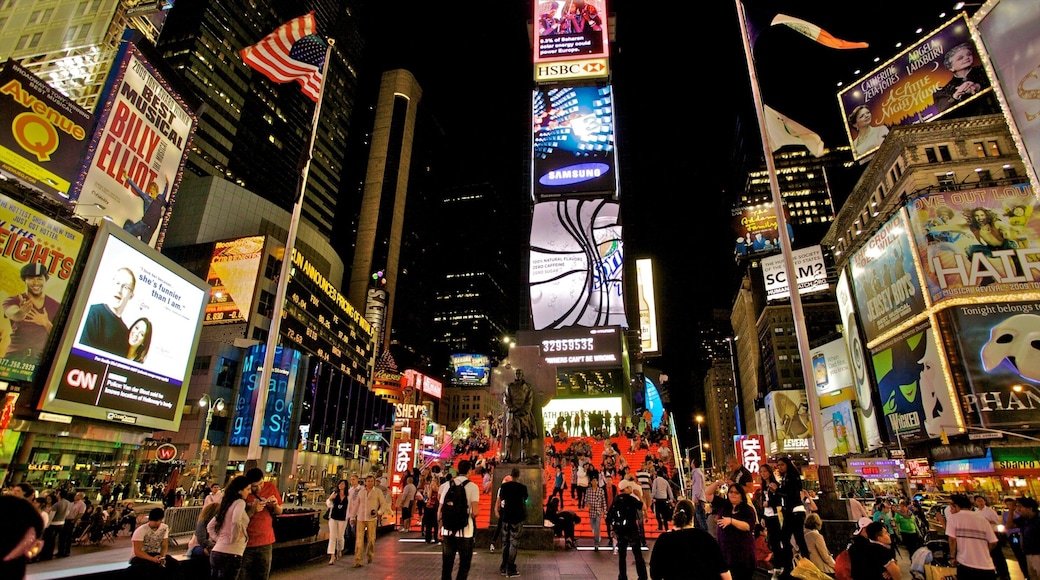 Times Square mostrando cenas noturnas, vida noturna e paisagens da cidade