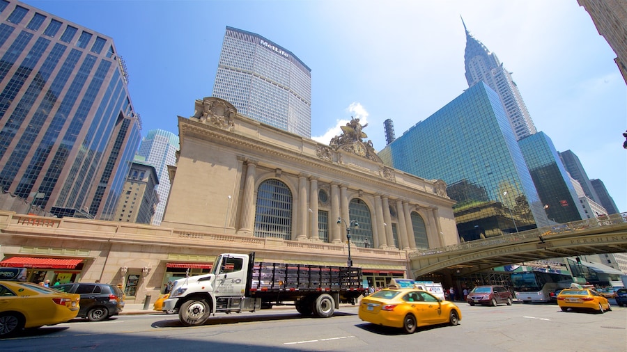 Grand Central Terminal showing heritage elements, a bridge and a city