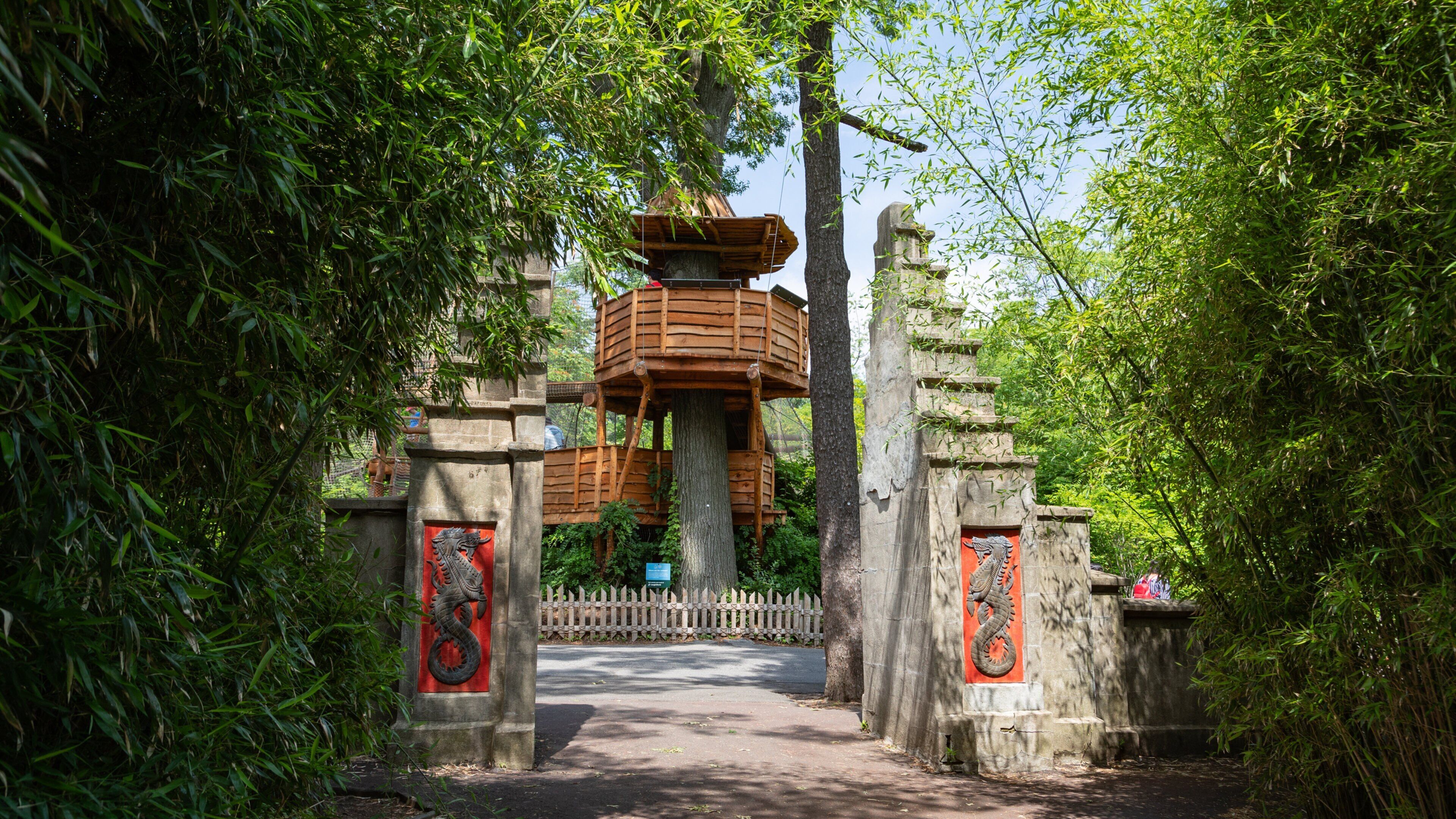 Bronx Zoo which includes heritage elements