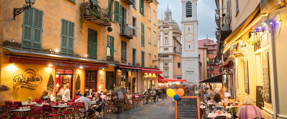 Nice Cathedral showing a city and outdoor eating