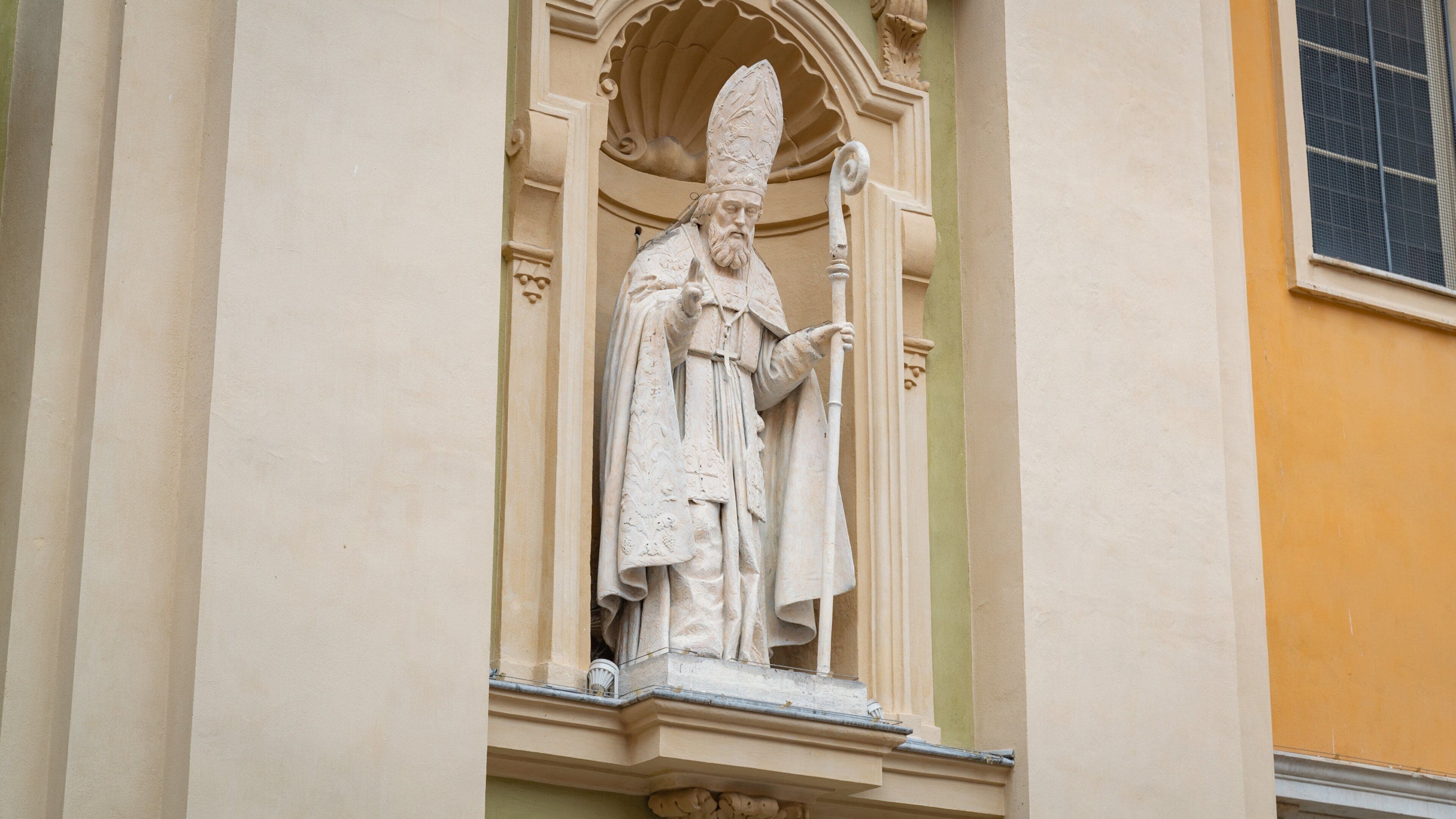 Nice Cathedral showing a statue or sculpture and religious elements