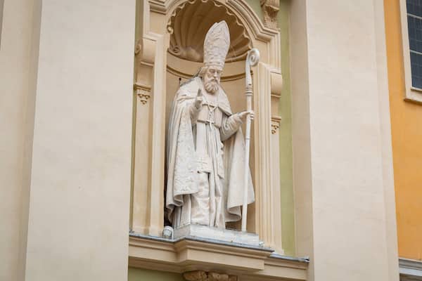 Nice Cathedral showing a statue or sculpture and religious elements