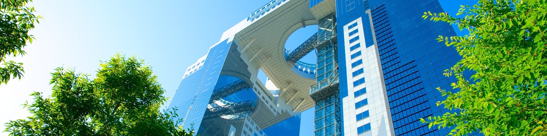 Umeda Sky Building que incluye una ciudad, arquitectura moderna y horizonte urbano