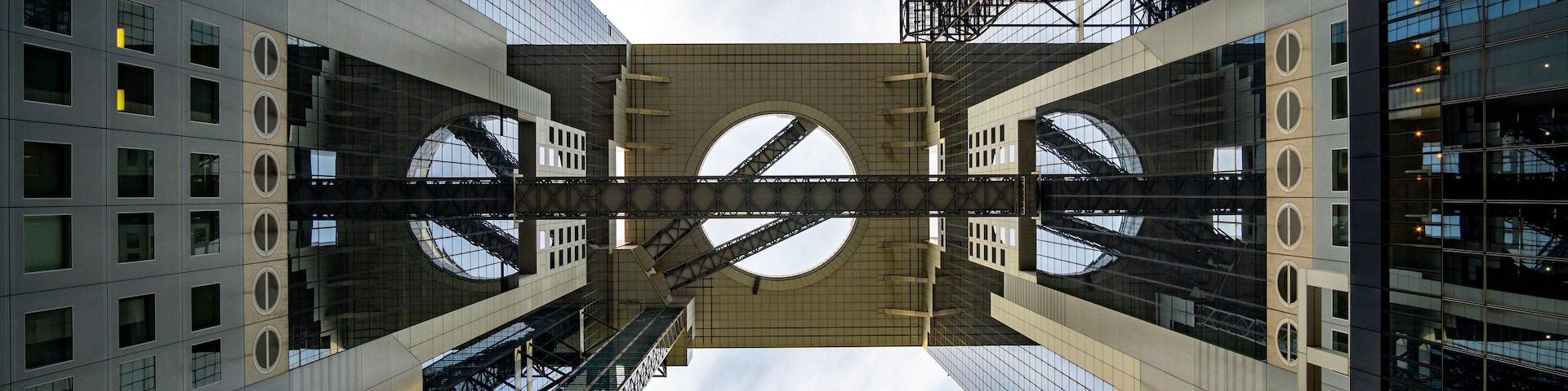 Umeda Sky Building which includes a skyscraper