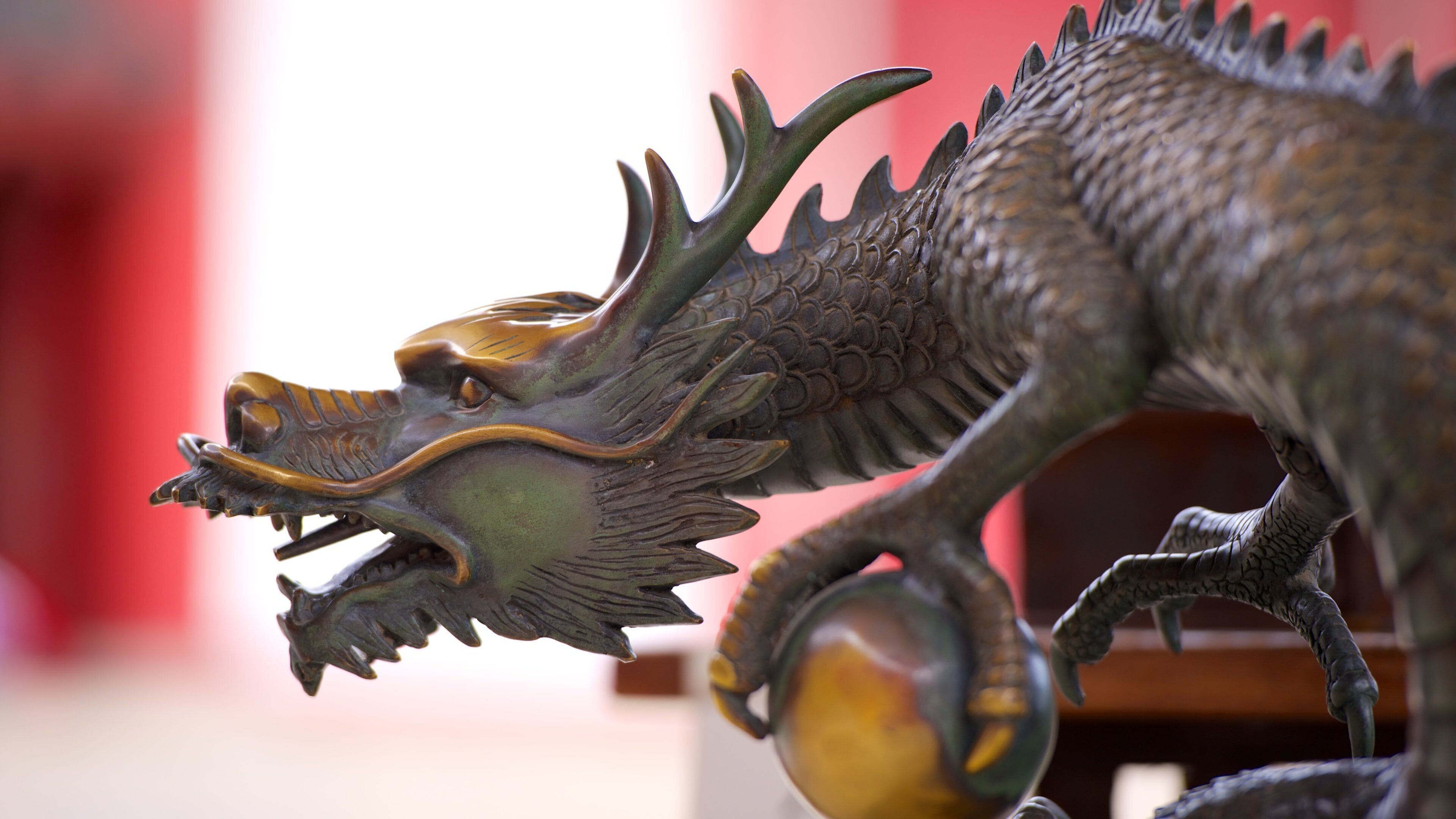 Shitennoji Temple showing a statue or sculpture