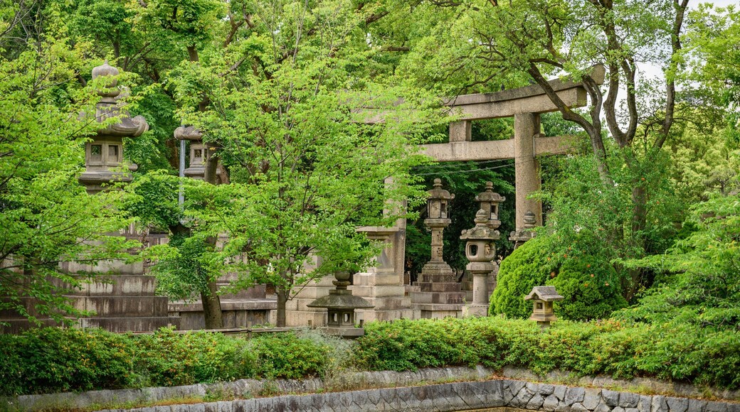 Sumiyoshi Taisha Shrine featuring a park