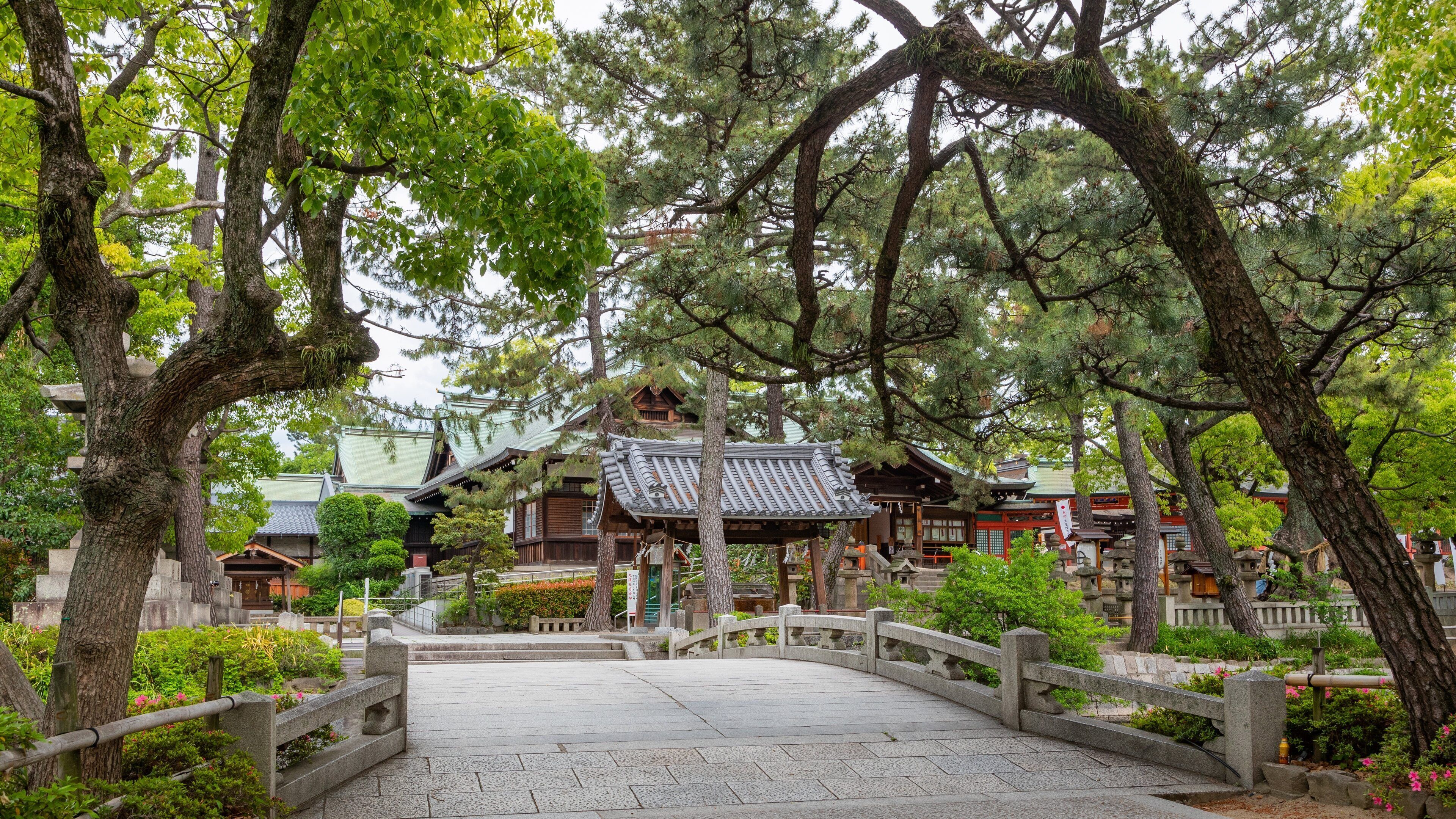 Sumiyoshi Taisha Shrine which includes a park