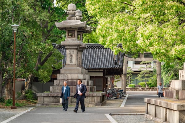 Sumiyoshi Taisha Shrine featuring heritage elements and street scenes as well as a couple