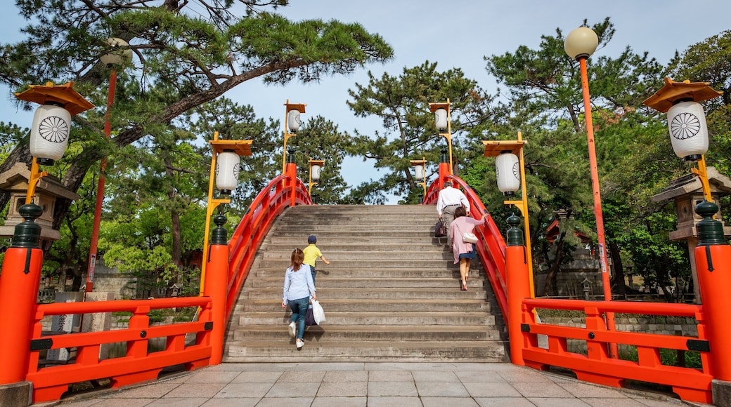 Sumiyoshi Taisha Shrine showing a bridge as well as a small group of people