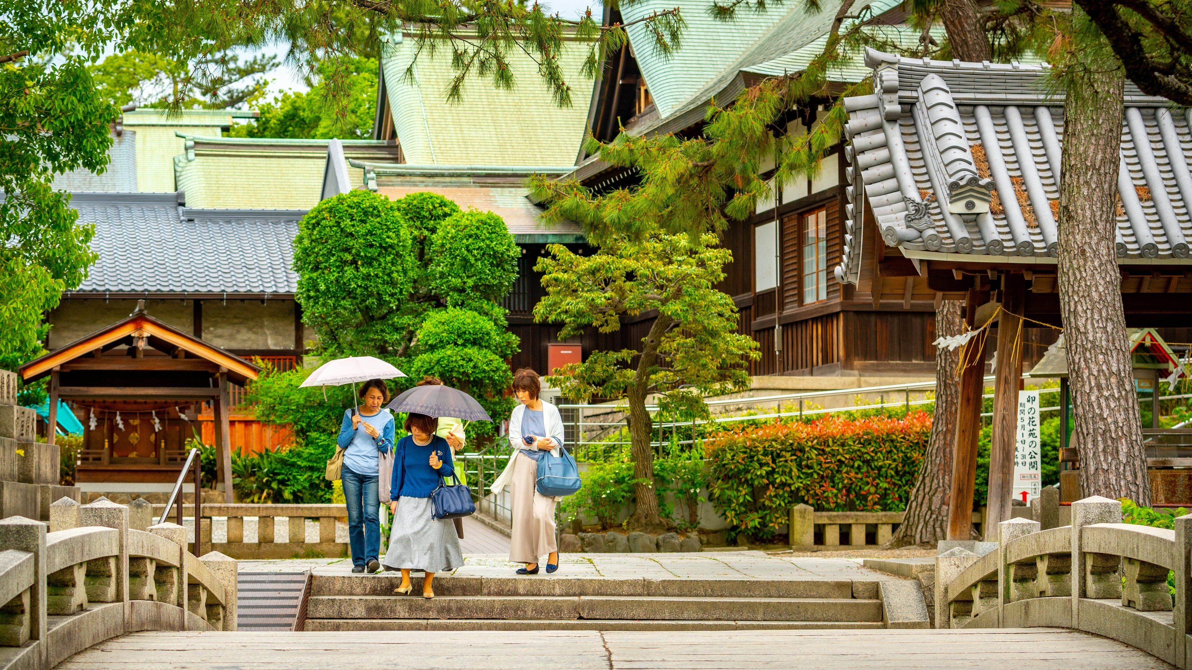 Sumiyoshi Taisha Shrine as well as a small group of people