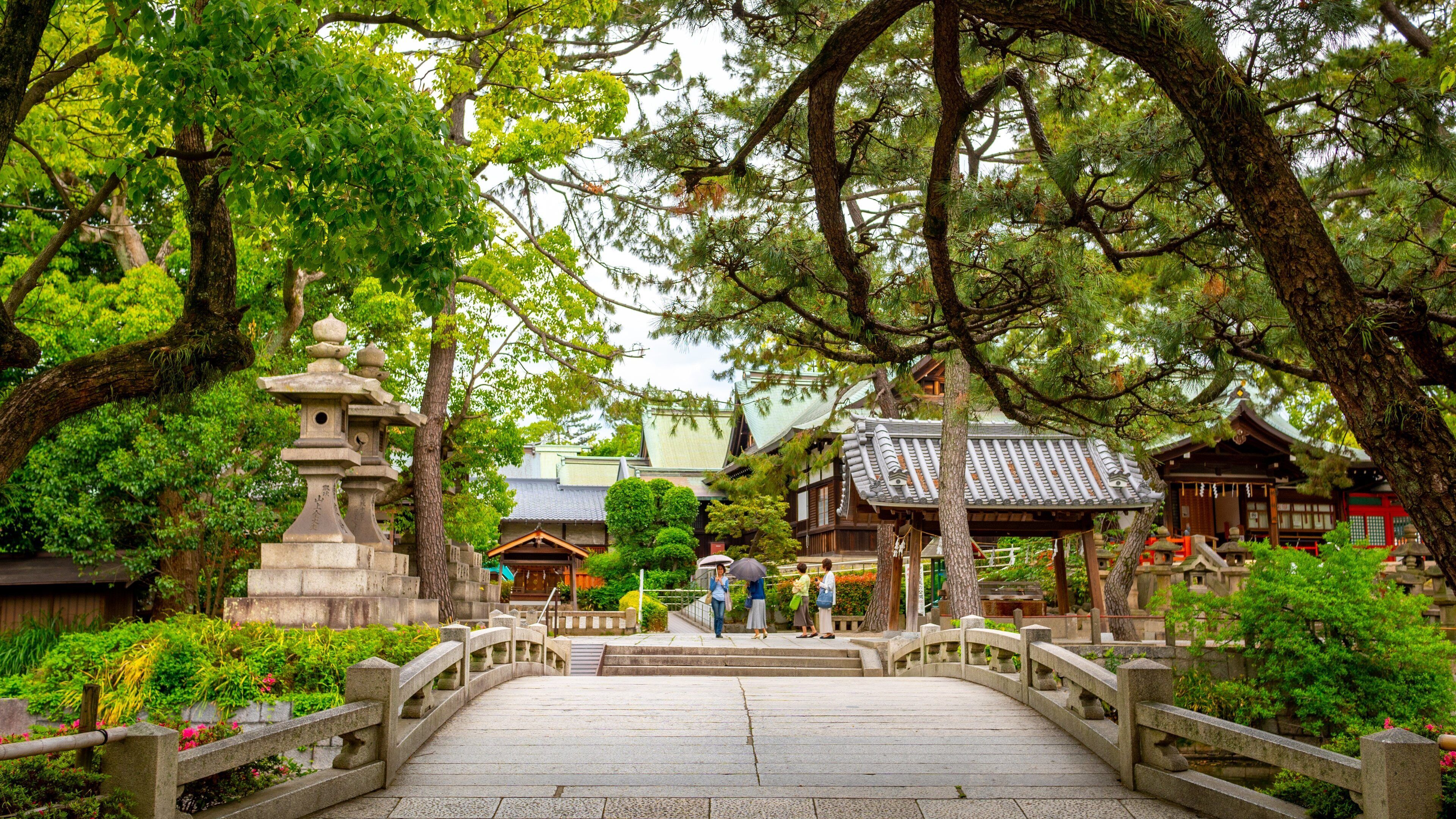 Sumiyoshi Taisha Shrine showing a bridge