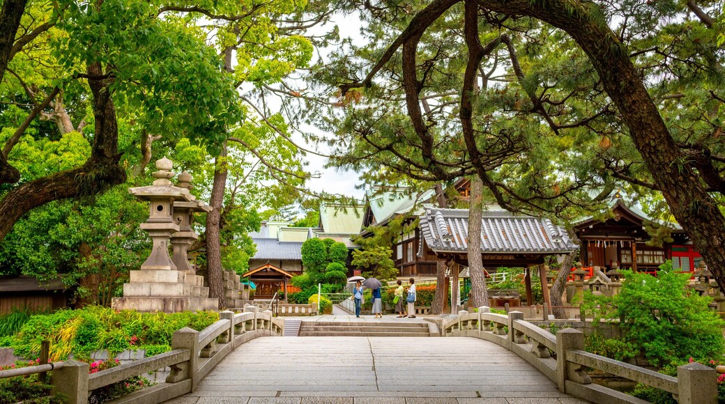 Sumiyoshi Taisha Shrine showing a bridge