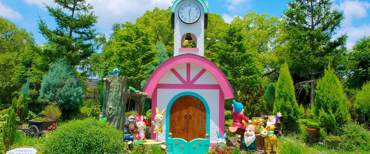 Tennoji Zoo featuring flowers and zoo animals