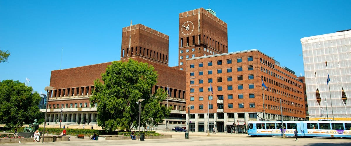 Oslo City Centre which includes a square or plaza
