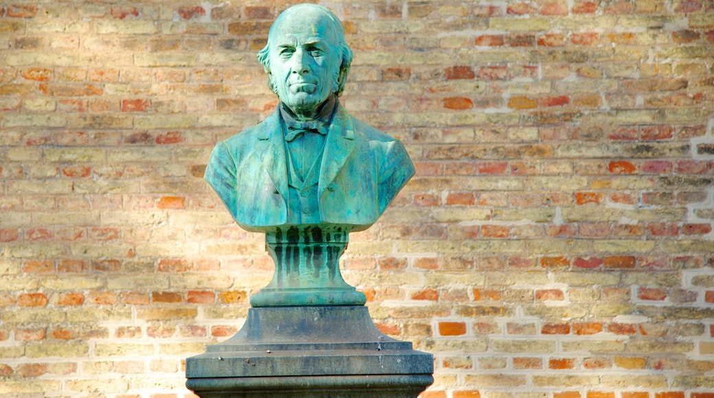 Oslo Cathedral showing religious elements, a church or cathedral and a statue or sculpture