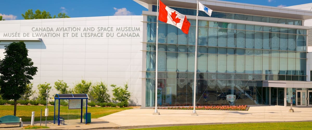 Museo del Espacio y la Aviación de Canadá que incluye una ciudad y arquitectura moderna