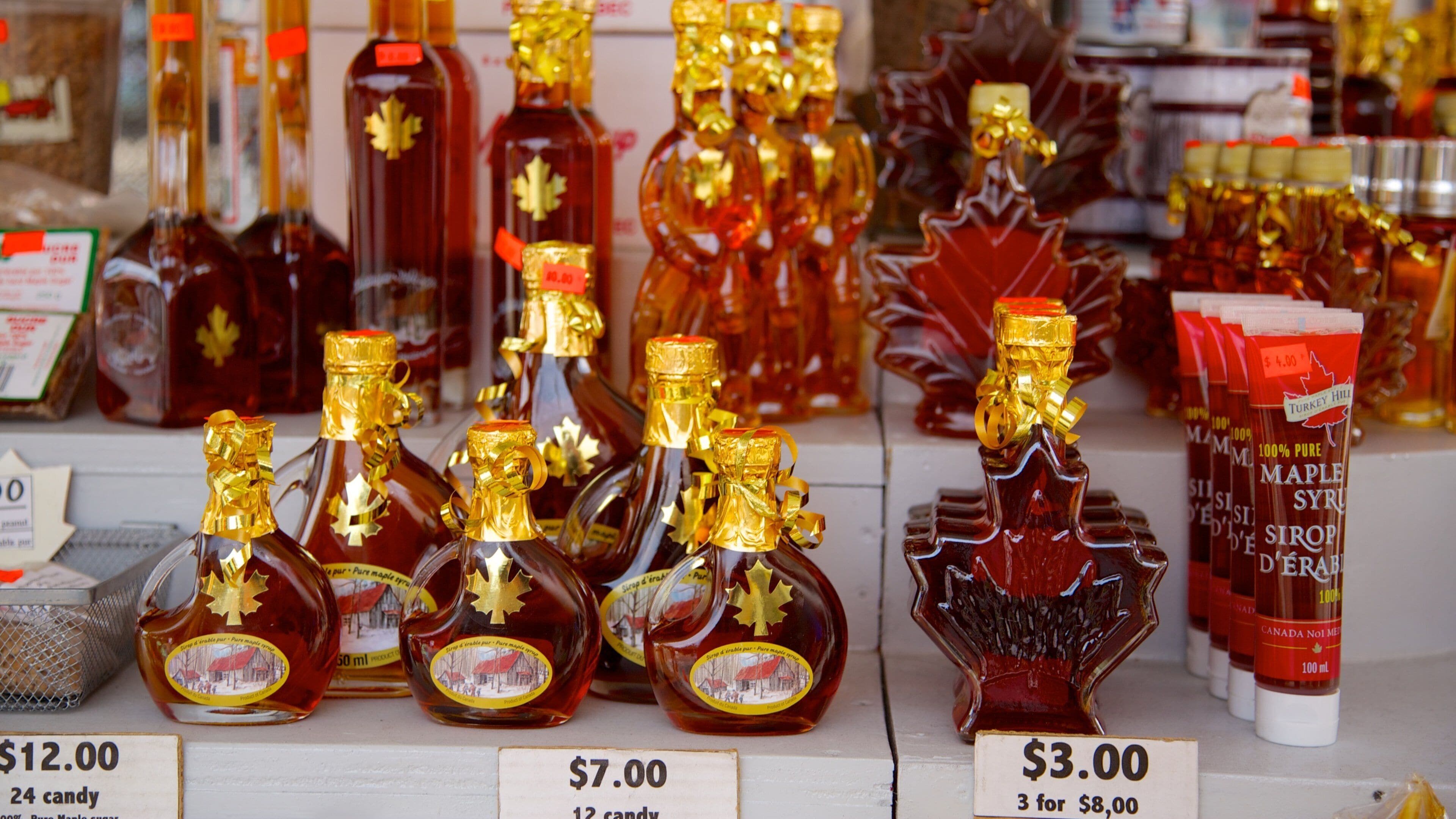 Byward Market featuring markets, food and signage