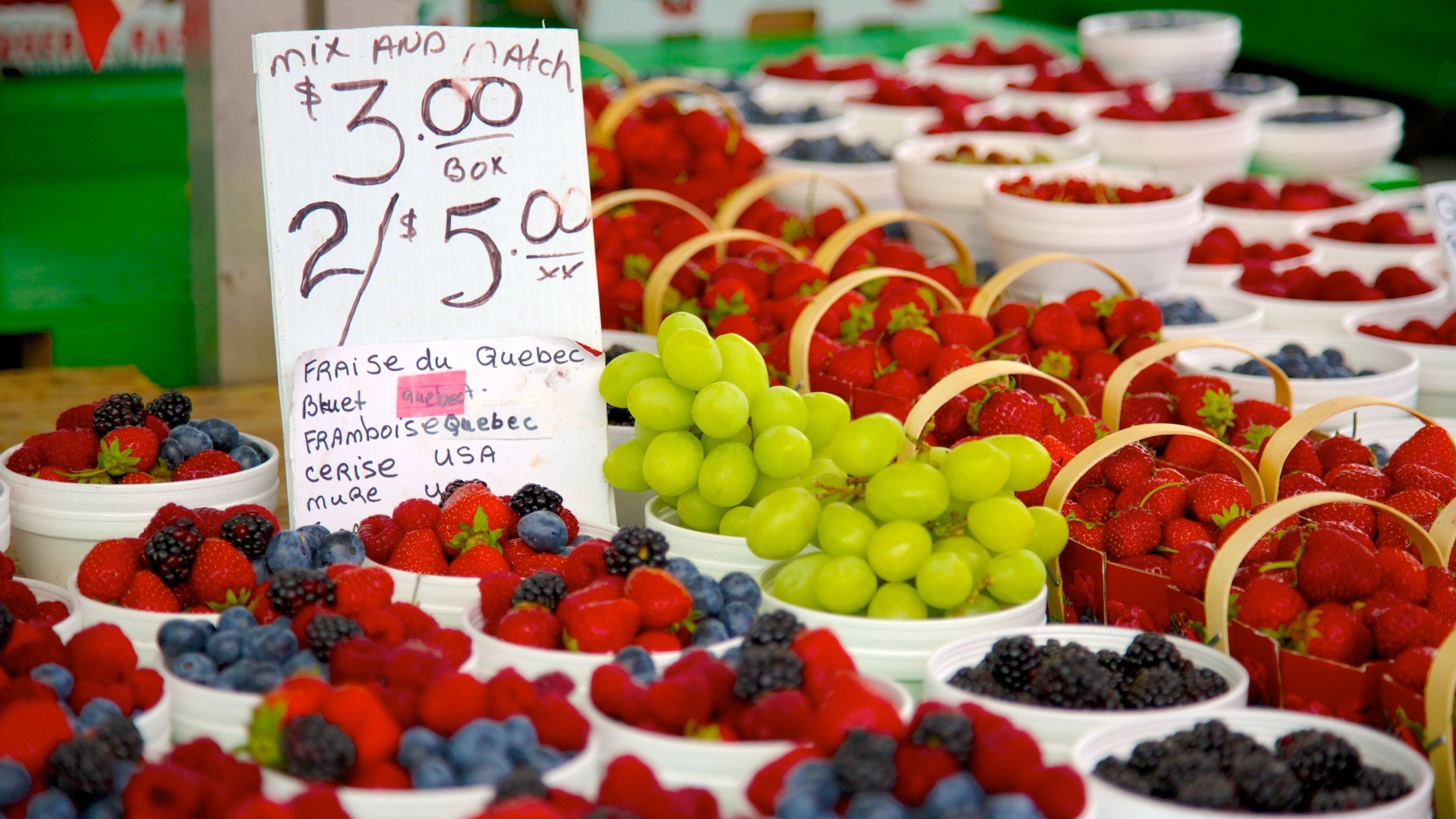 Byward Market featuring markets, food and signage