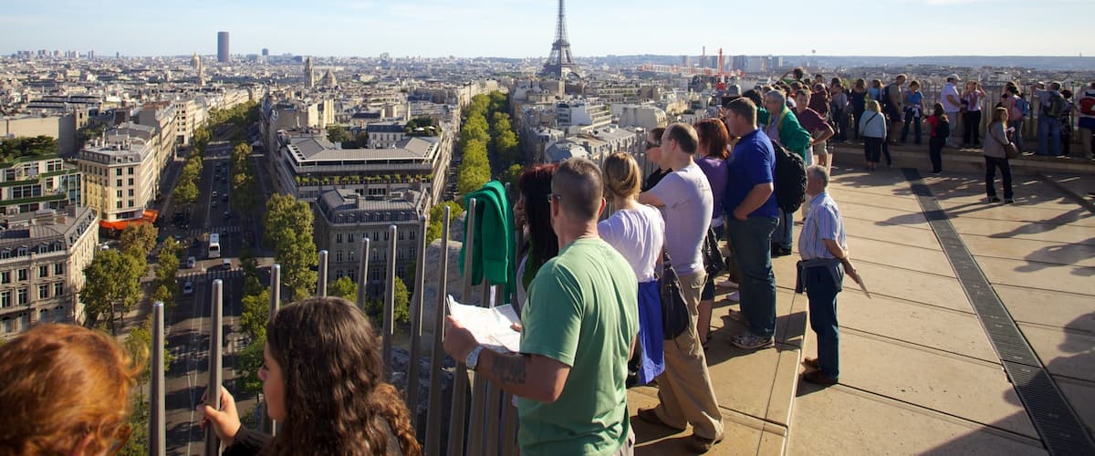 Arc de Triomphe showing a city, skyline and views