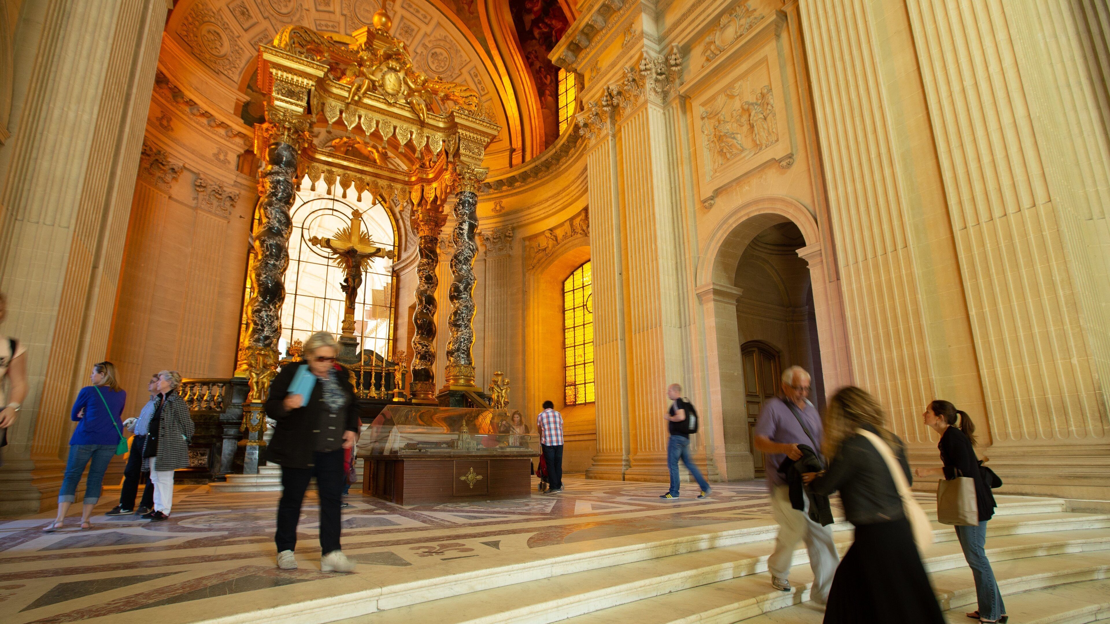 Les Invalides which includes a church or cathedral, interior views and heritage elements