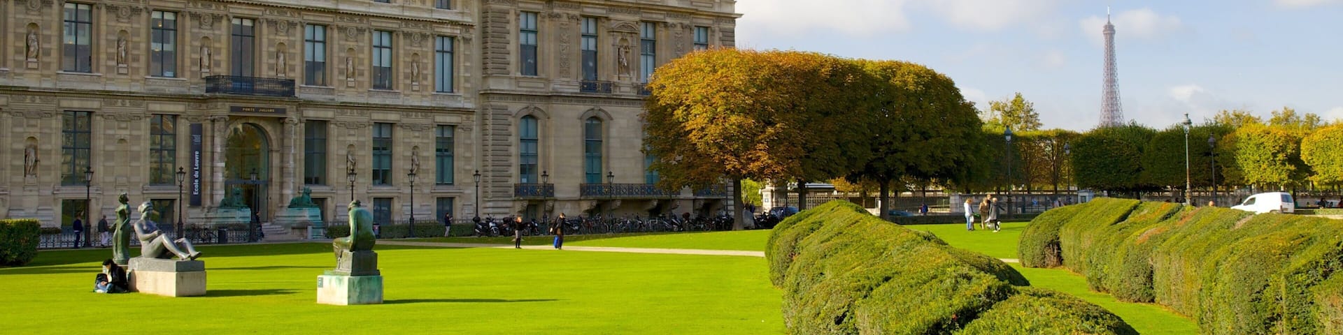 Louvre Museum showing heritage architecture, heritage elements and a garden