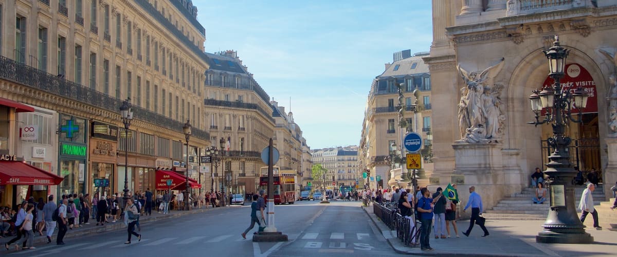 Paris featuring street scenes, a city and heritage elements
