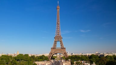 7th Arrondissement showing landscape views and a monument