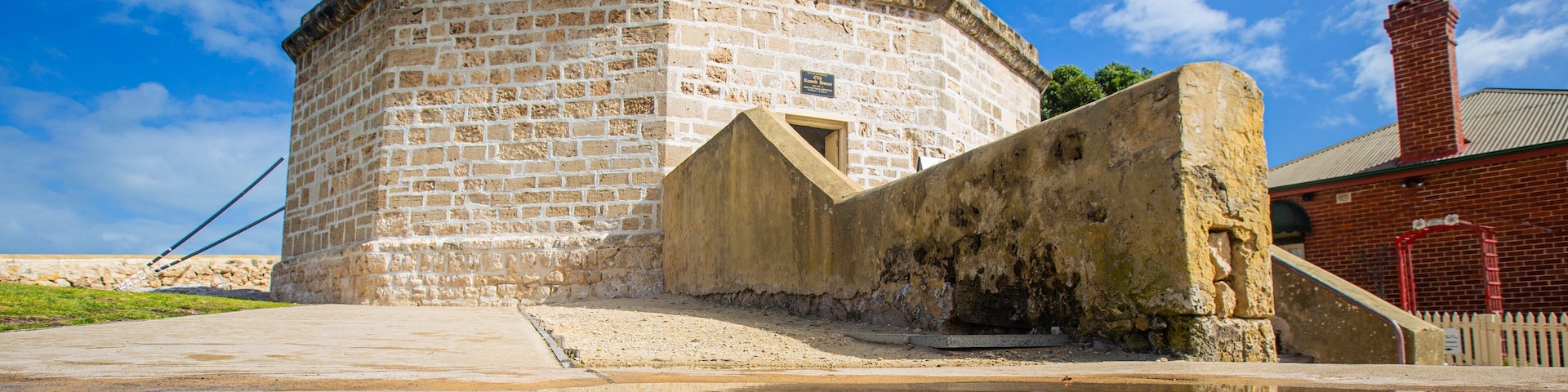 Round House featuring heritage architecture