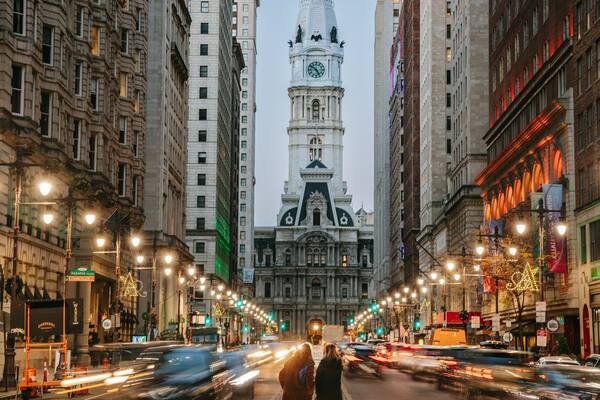 City Hall featuring street scenes, heritage architecture and a city