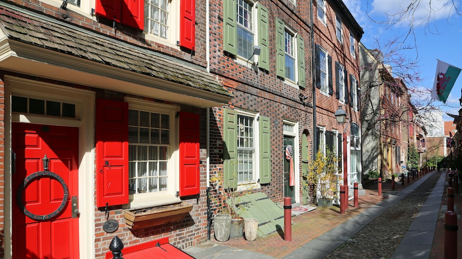 Elfreth's Alley - historic 18th century street in Philadelphia, Pennsylvania