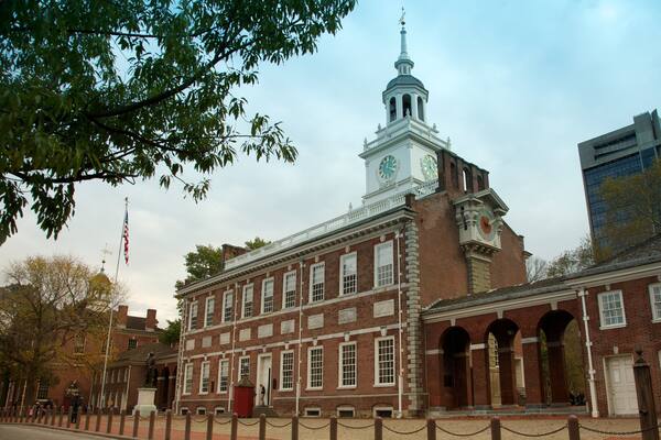 Liberty Bell Center og byder på en by og historiske bygningsværker