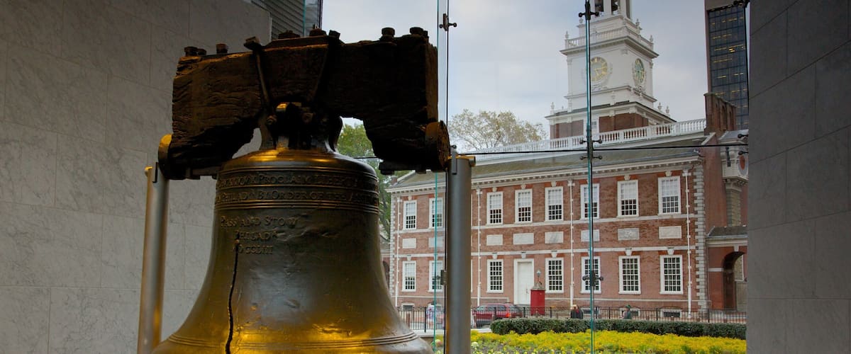 Liberty Bell Center que incluye una ciudad