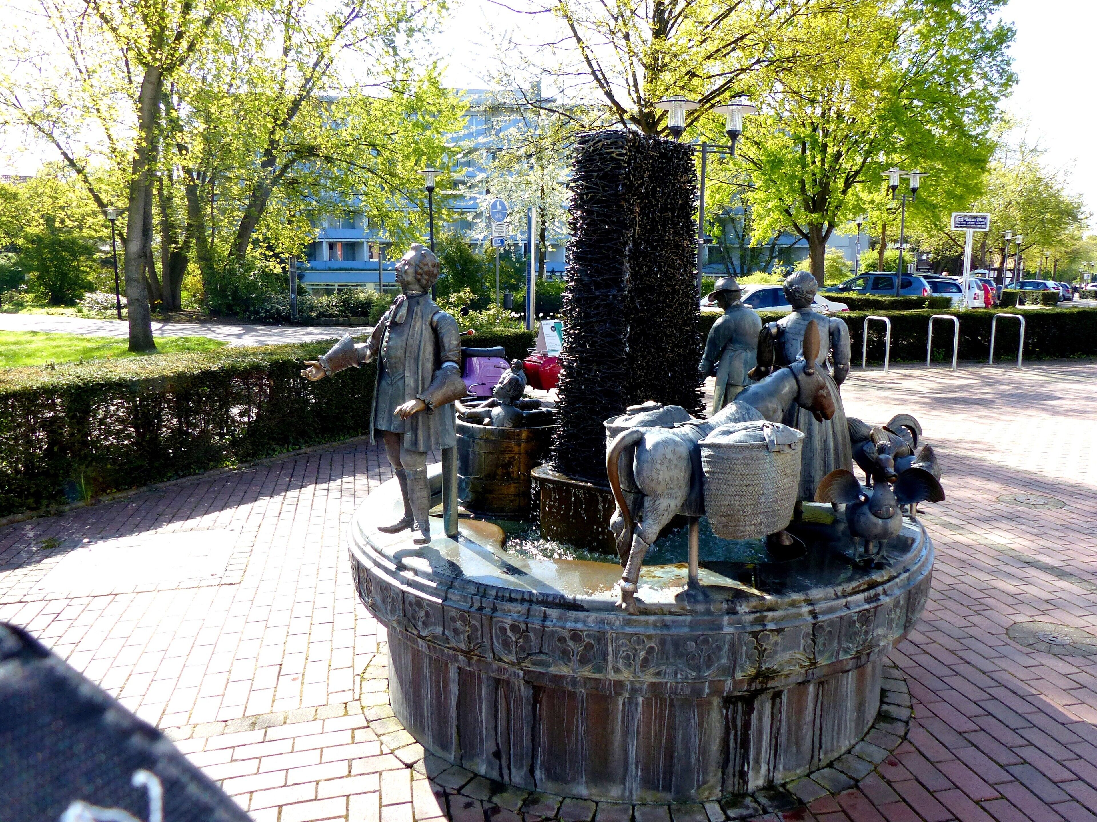 Bad Sassendorf – Bronze-Skulpturen - Karl-Volke-Platz - Bonifatius-Brunnen