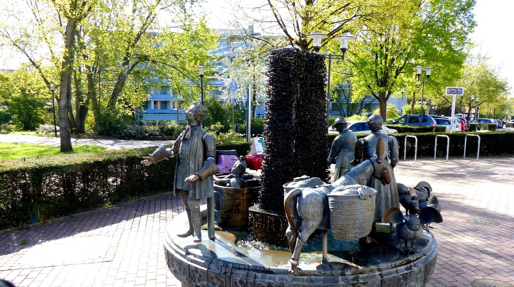 Bad Sassendorf – Bronze-Skulpturen - Karl-Volke-Platz - Bonifatius-Brunnen