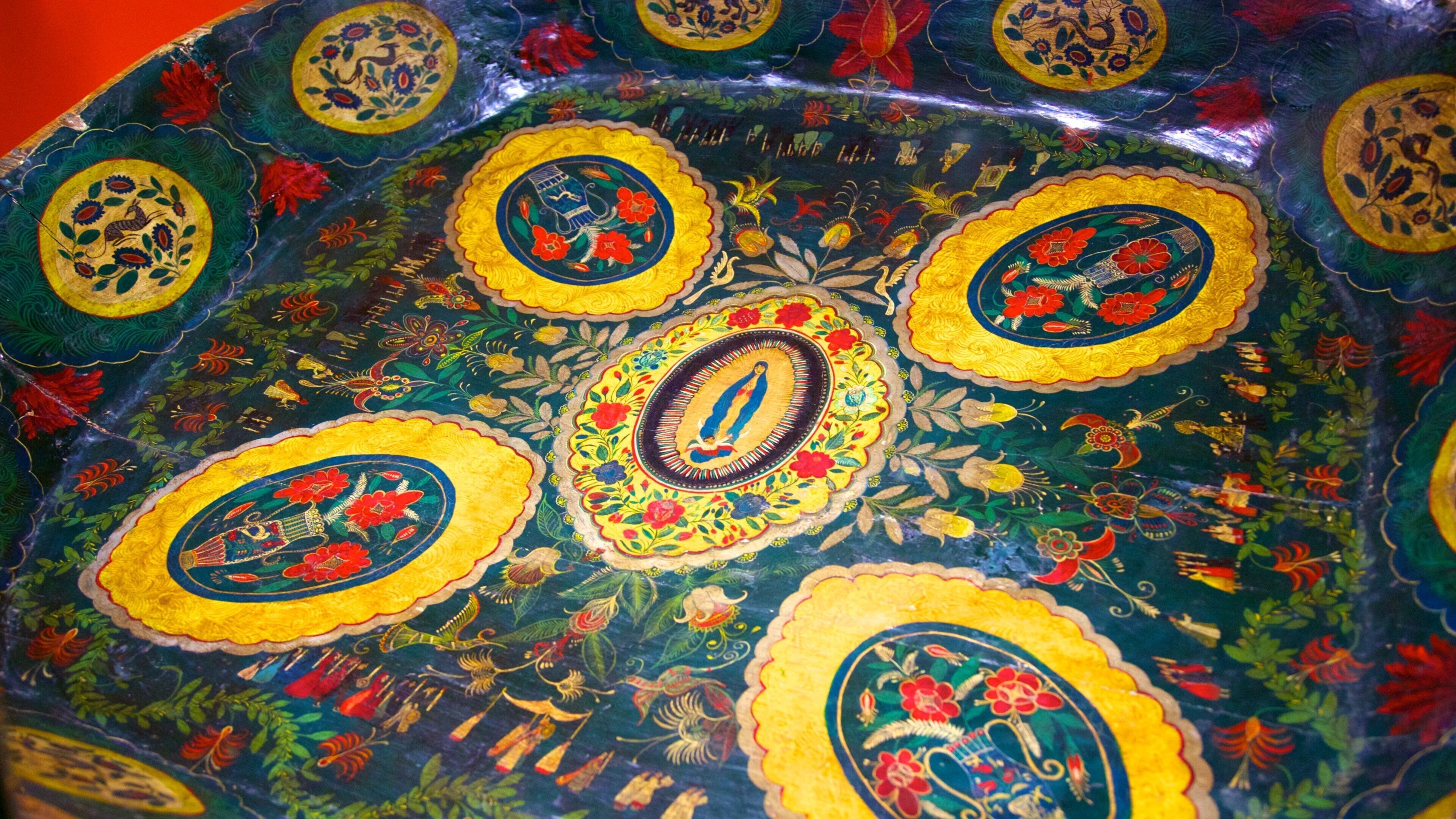 Heard Museum featuring art and interior views