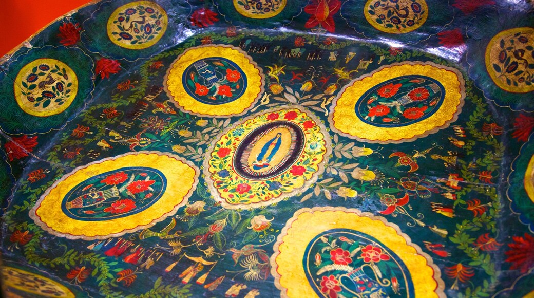 Heard Museum featuring art and interior views