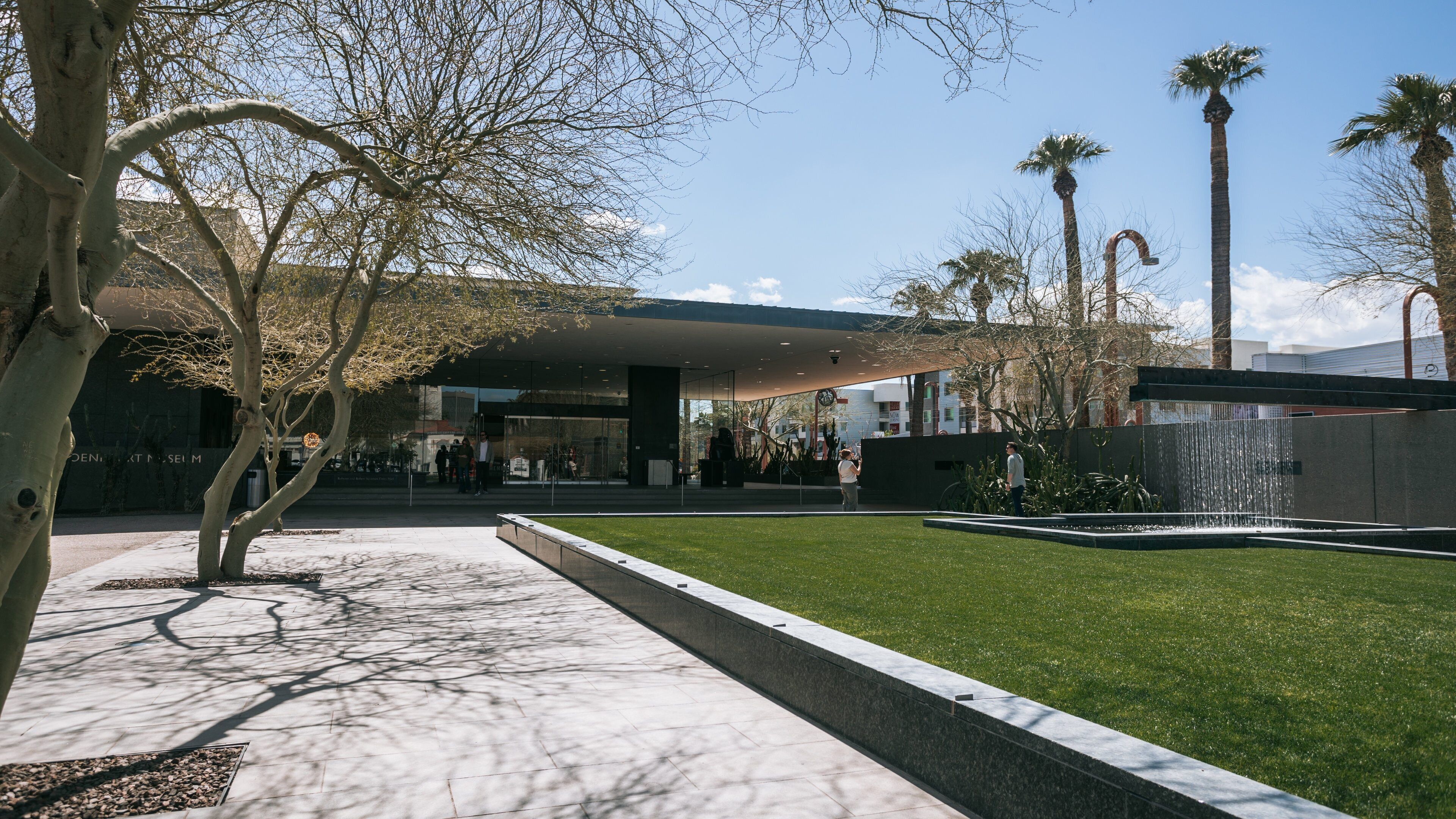 Phoenix Art Museum showing a garden