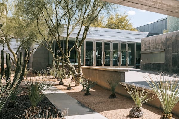 Phoenix Art Museum showing a park